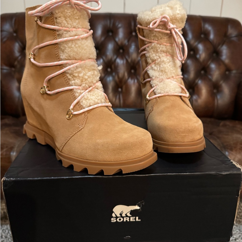 Sorel Women's Tan and Cream Winter Boots